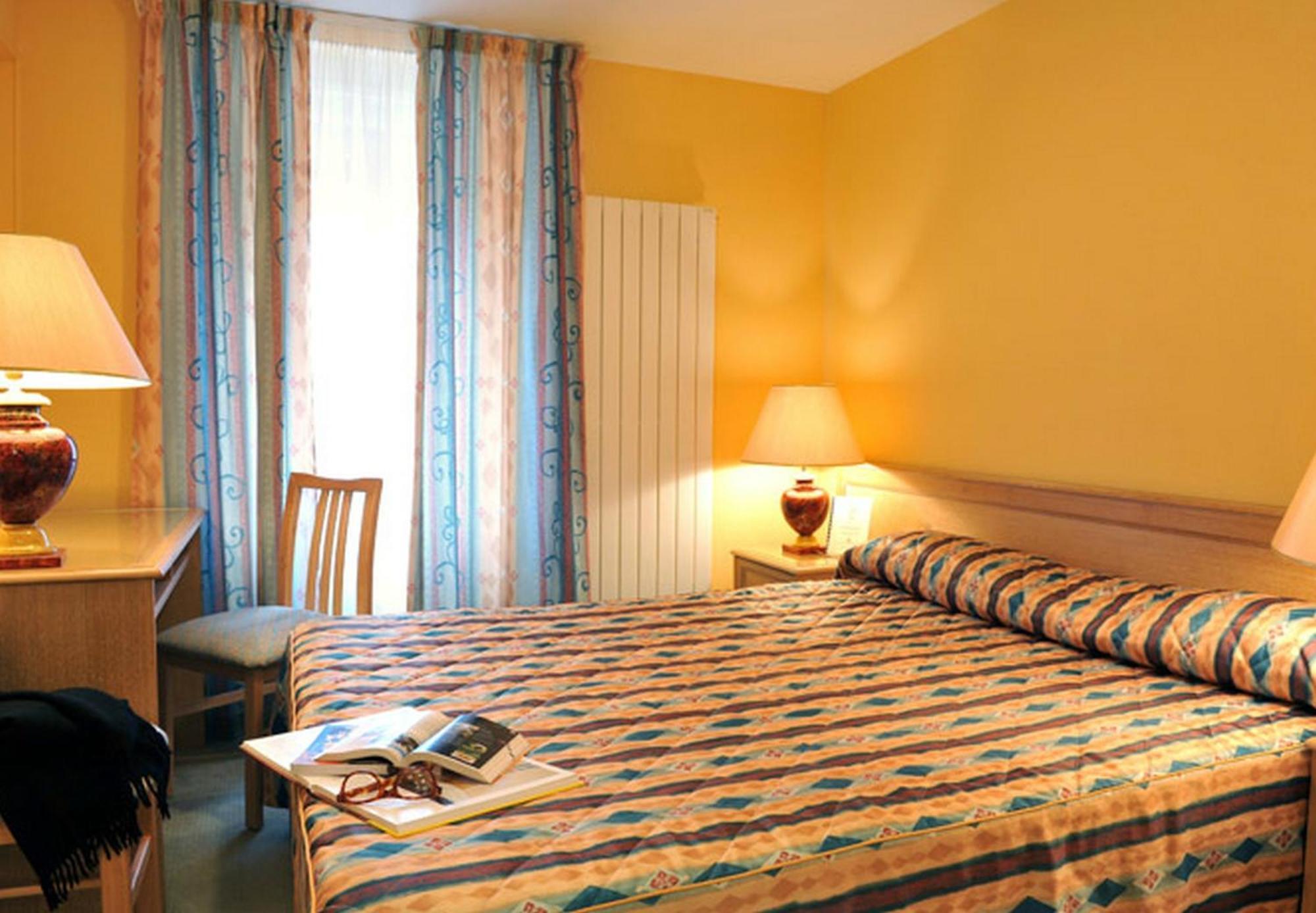 Châteauroux Logis Hotel Le Continental מראה חיצוני תמונה