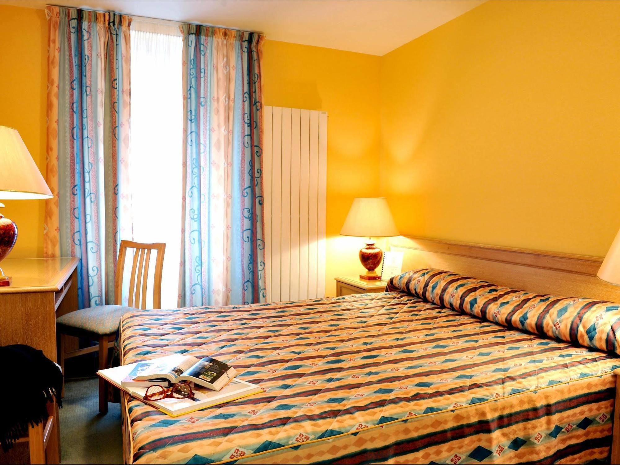 Châteauroux Logis Hotel Le Continental מראה חיצוני תמונה