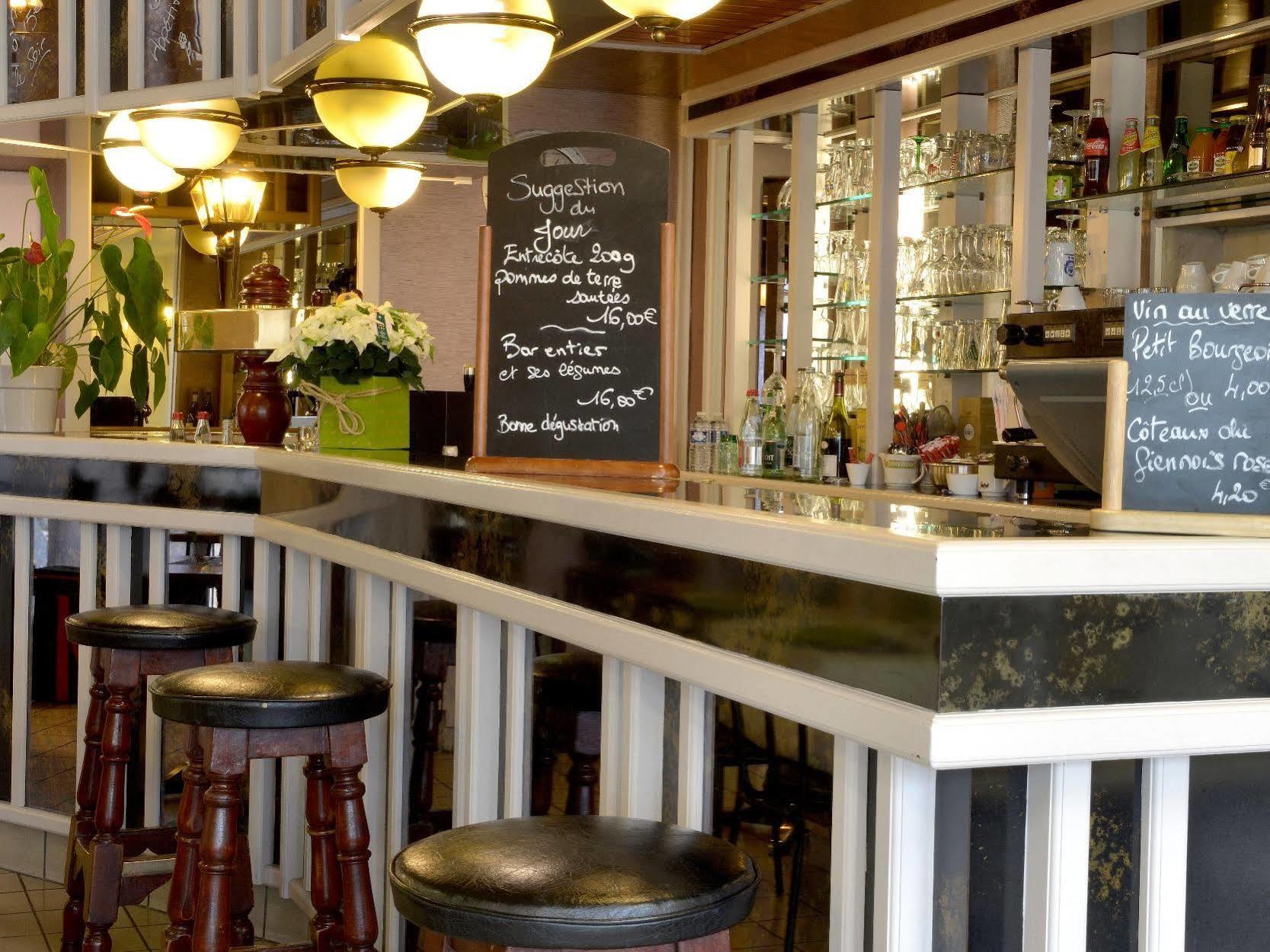 Châteauroux Logis Hotel Le Continental מראה חיצוני תמונה